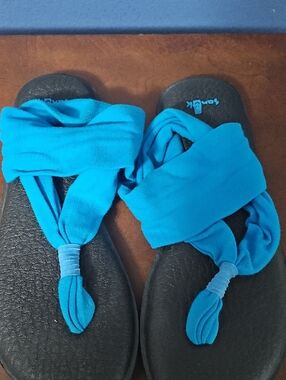 Sanuk Blue-Accent Black Footbed Flip Flops